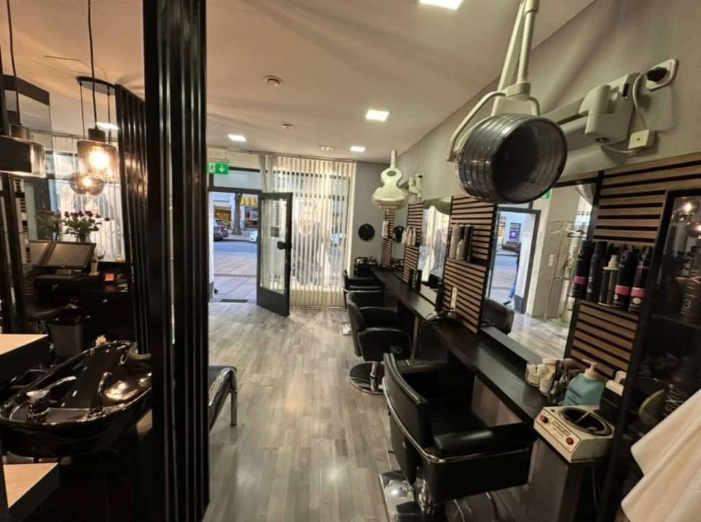 Hazir Kuaför Salonu | Süresiz Kira | Sabit + Spontane Müsteri | Donanimli (Friseur Salon), Wien
