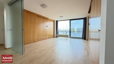Außergewöhnlich helle 3-Zimmer-Wohnung mit variabler Raumaufteilung nahe Mühlwasser – Bild 2