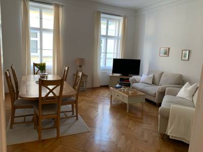 Wunderschöne, helle c.99 m² große Wohnung zur Untervermietung für 4 oder 7 Monate - in der Nähe der Votivkirche, 1090