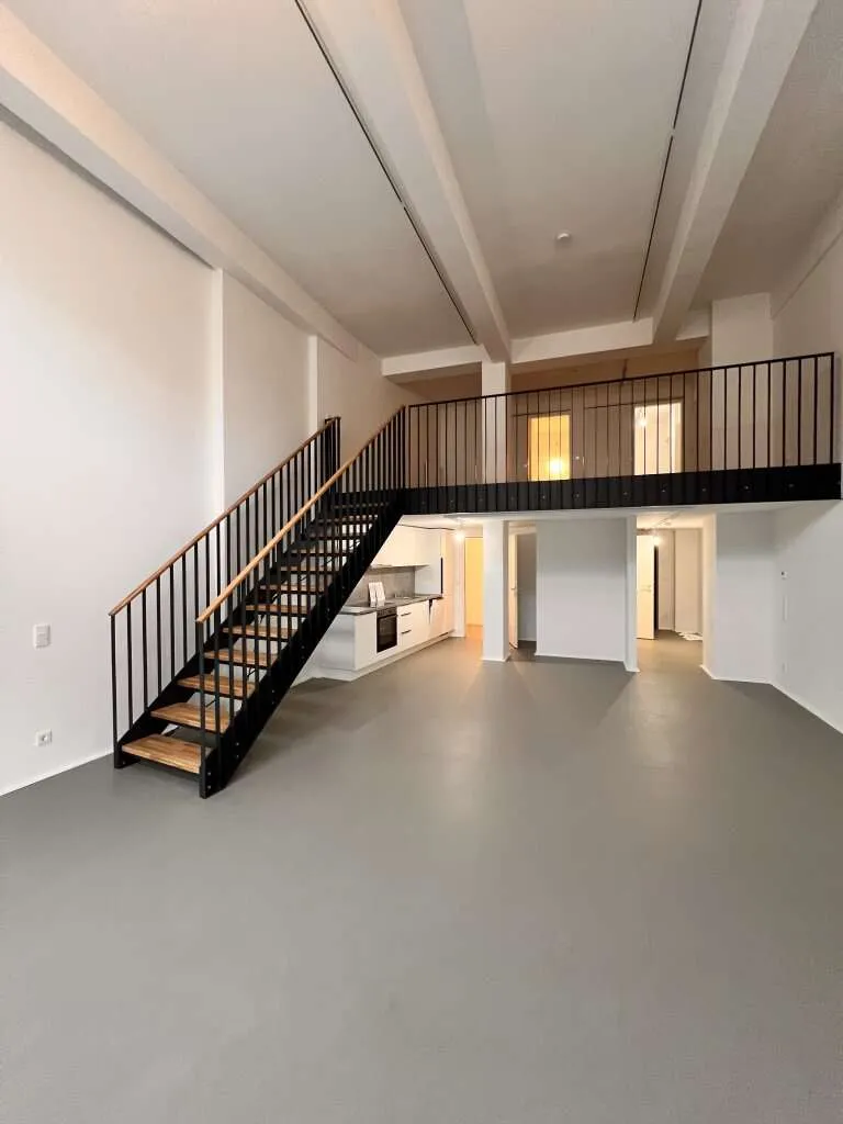 Design Loft 4,90m Raumhöhe, Vorsorgewohnung; auf Wunsch Airbnb fähig – pohled 3