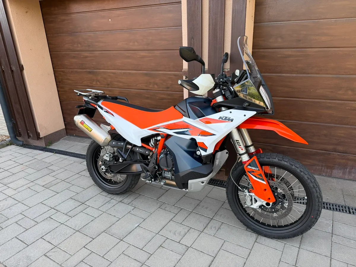 KTM 890