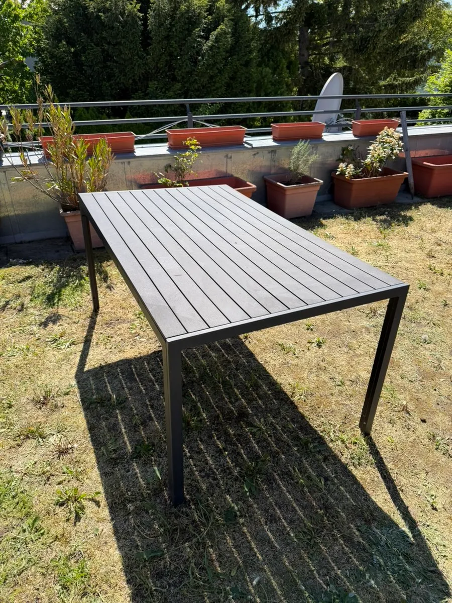Gartentisch zu verschenken - Selbstabholung, € 0,- (1110 Wien)