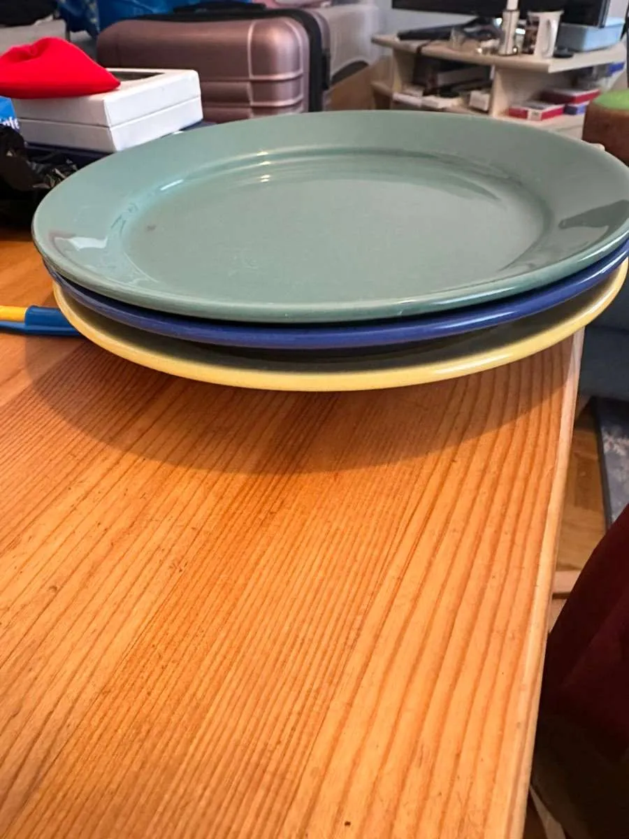 Bunte Teller (3 Stück - IKEA), € 5,- (1170 Wien)