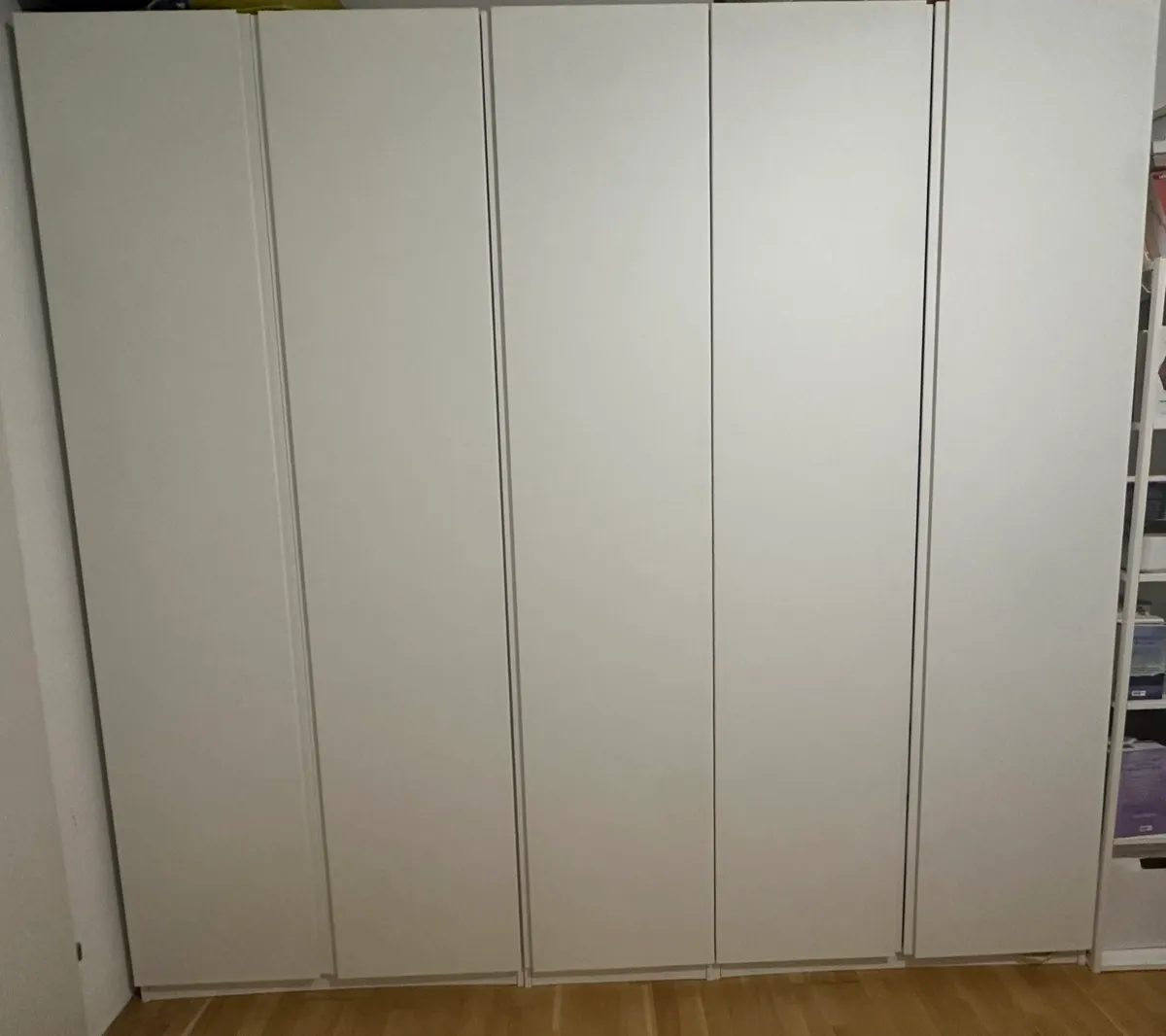 IKEA PAX Kleiderschrank weiß mit VIKANES Türen - 250 x 236 x 58 cm - TOP Zustand zum halben Preis, € 700,- (1030 Wien)