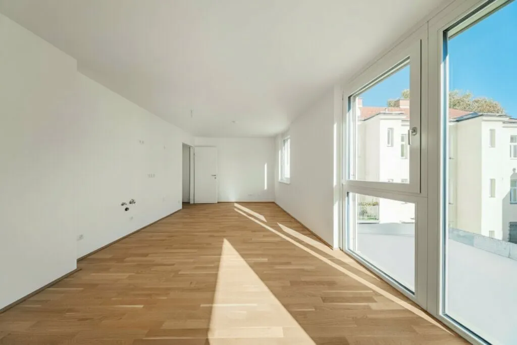 HELLES HEIM >> bodentiefe Fenster in heller 2-Zimmer Wohnung >> ERSTBEZUG in perfekter Lage – pohled 3