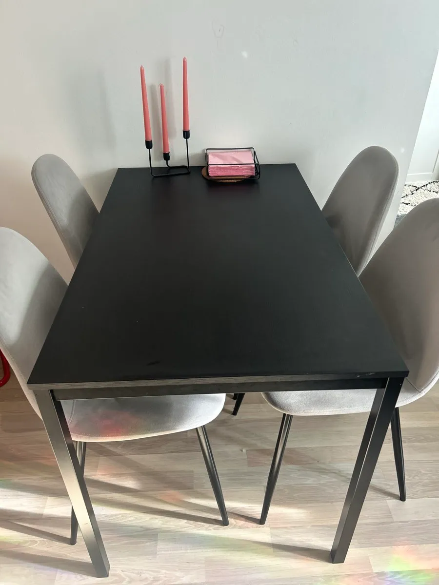 Ikea Esstisch schwarz, € 20,- (1140 Wien)