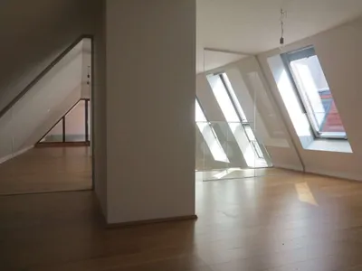 1060! Naschmarktnähe! Tolle Dachgeschoss-Maisonettewohnung mit Terrasse – Bild 3