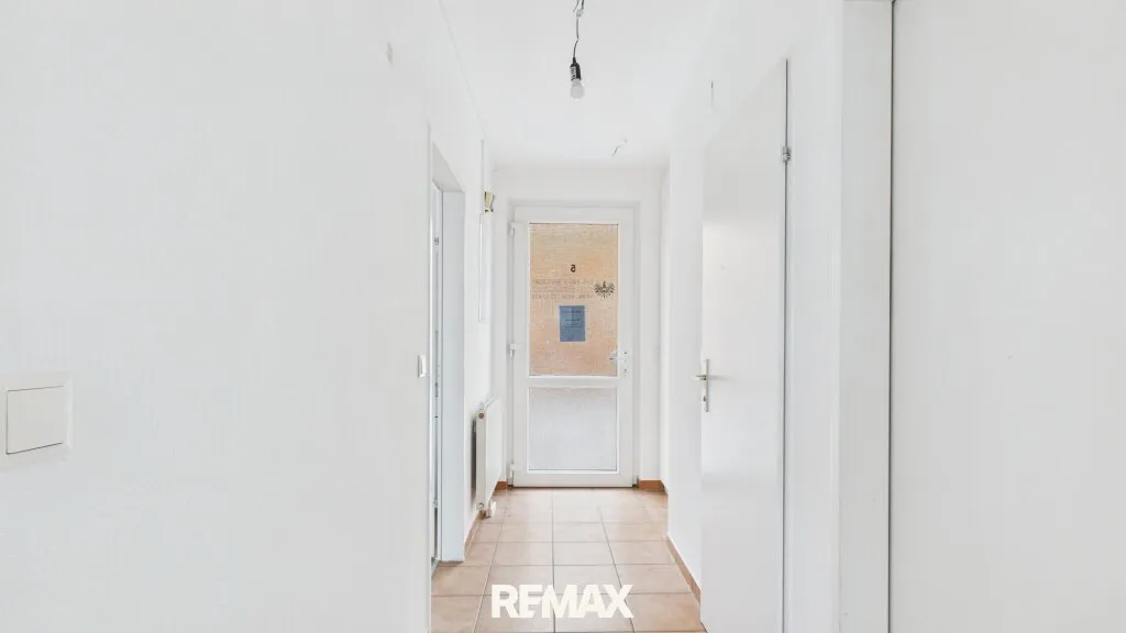 Modernes Reihenhaus mit kleinem Garten, 2 Garagenplätzen und übernehmbarer Wohnbauförderung - Ansicht 2