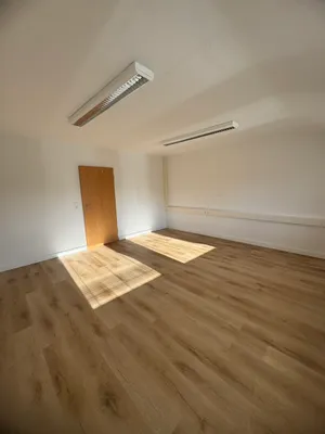 1-Zimmer-Gewerbeimmobilie mieten in Linz Land – 30 m², € 374 – Bild 8 von 13