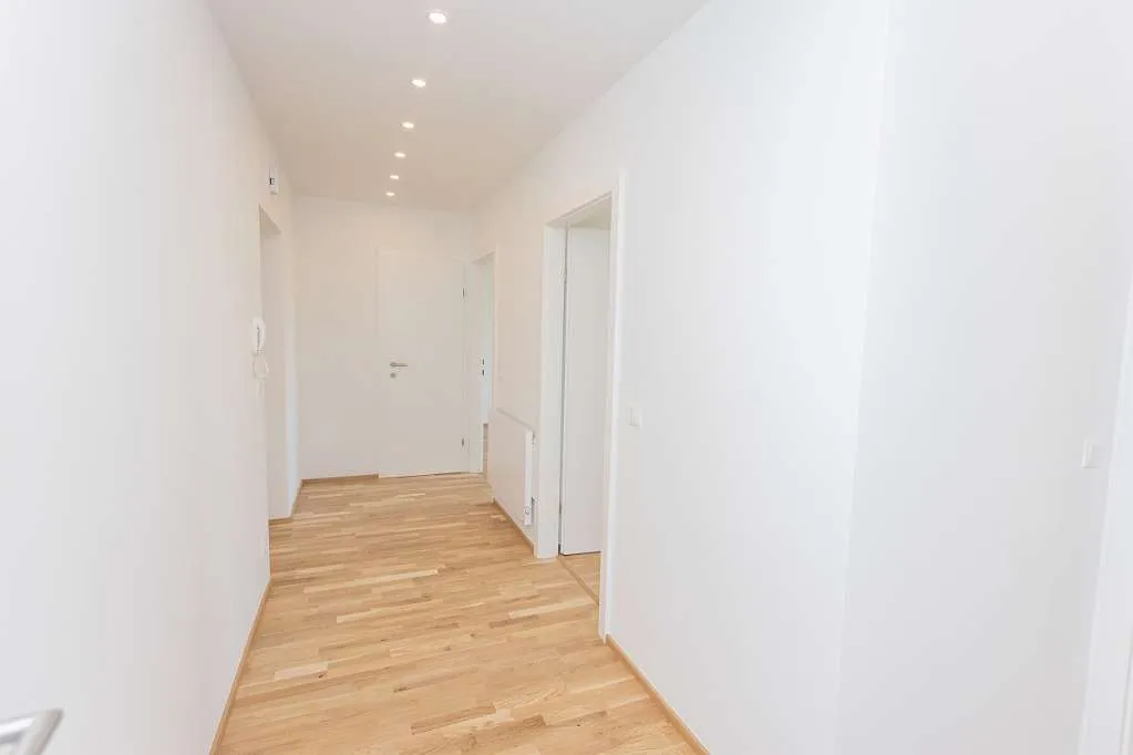 Kernsanierte 2 Zimmer Eigentumswohnung in der Nähe der Milleniumcity - bezugsfertig und provisionsfrei! - Ansicht 2