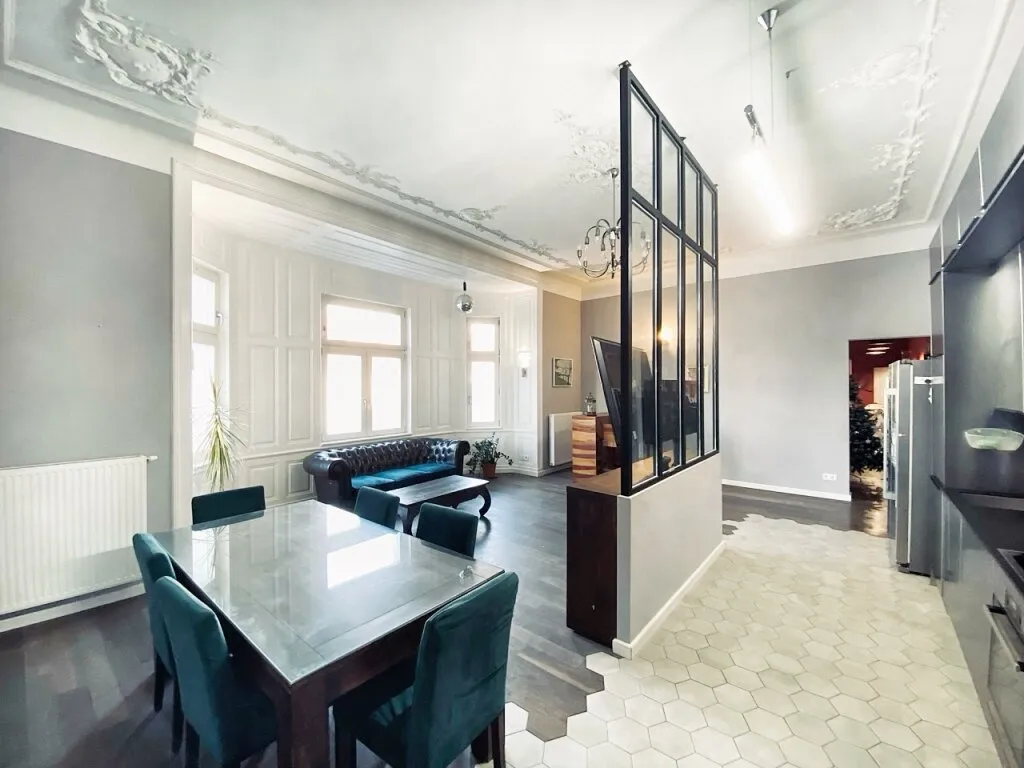 Luxuriöse 4-Zimmer-Wohnung in stilvollem Altbau - Ansicht 2