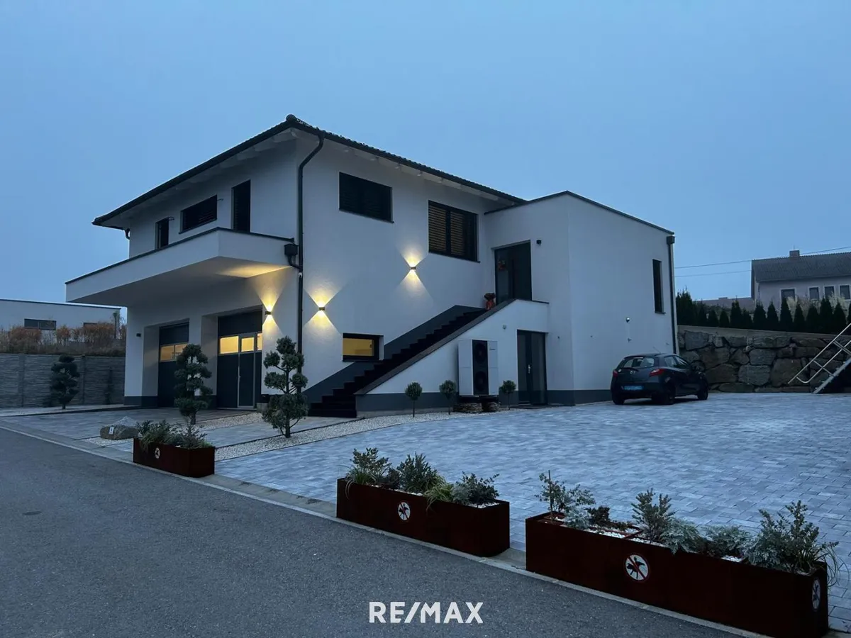 Familienhaus mit großer Garage - Widok 2