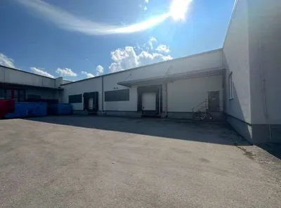 Gewerbeimmobilie mieten in Vöcklabruck – 1 600 m², € 4 – Bild 3 von 3