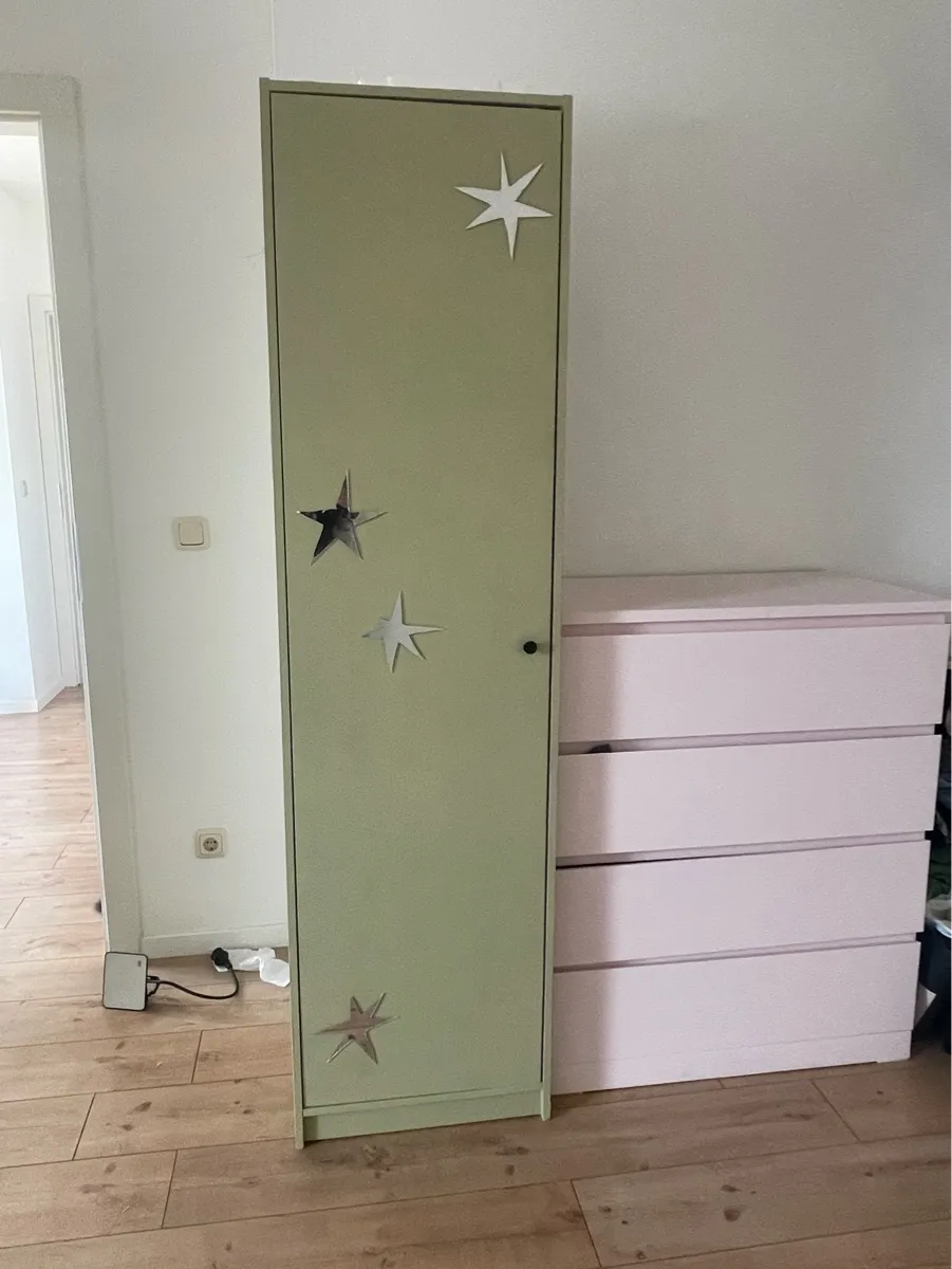 Individueller IKEA-Kleiderschrank in Grün (Eigenbau/ Umbau), € 70,- (1120 Wien)