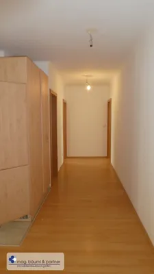 Ruhige , angenehm kühle Wohnung in der Ferrogasse – Bild 3