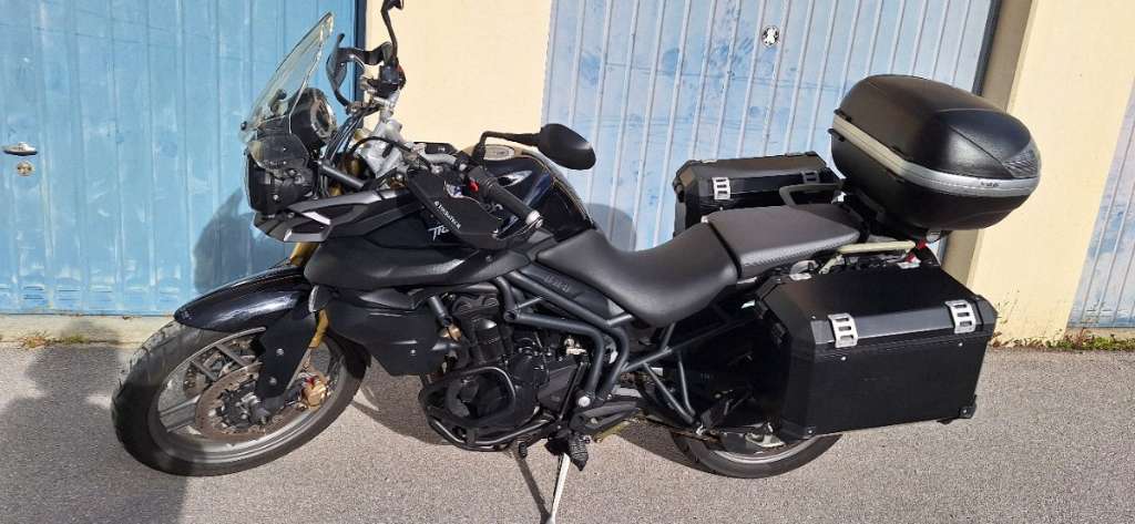 Triumph Tiger Tiefergelegt +TraxKofferset + GiviTopcase Tourer