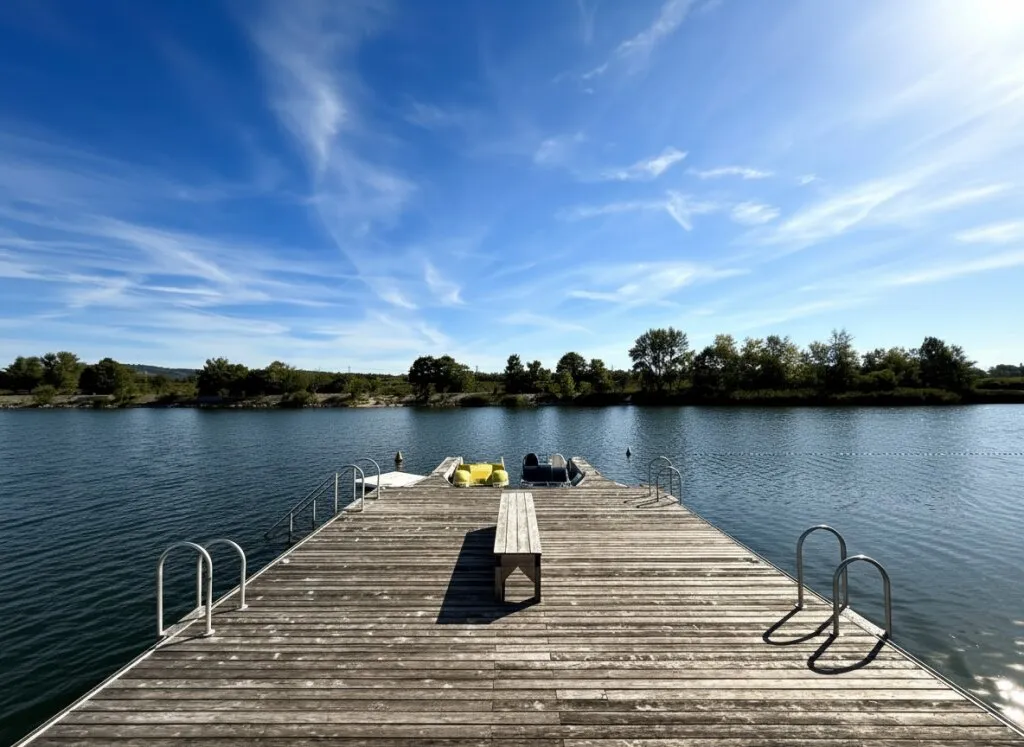 ERSTBEZUG MIT BADESTEG AM WASSER: Ruhelage mit Fernblick über die Donau I großzügige Terrassen & geräumige Wohnküche I zwei Garagenplätze - Ansicht 3