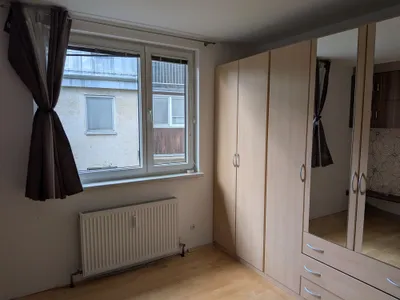 Helle 4-Zimmer-Wohnung mit Lift, Blick in begrünten Innenhof - nahe Bahnhof Liesing – Bild 2