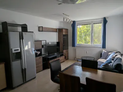 Helle 4-Zimmer-Wohnung mit Lift, Blick in begrünten Innenhof - nahe Bahnhof Liesing