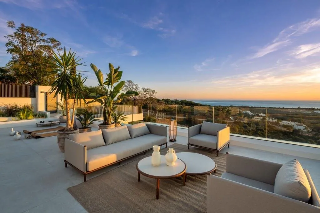* Erstbezug in Elviria in Marbella Ost: Luxusvilla mit atemberaubendem Ausblick v. renommierten Architekten Martínez Galvan! * - Näkymä 2