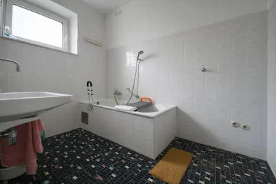 Gewerbeimmobilie kaufen in Bruck an der Leitha – 224 m², € 390.000 – Bild 8 von 15