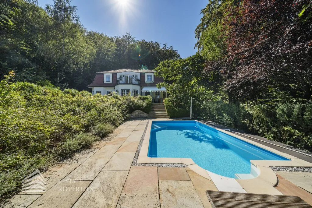 Wunderschöne Villa mit Pool und weitläufigem Grundstück, Nähe Pressbaum, Eichgraben