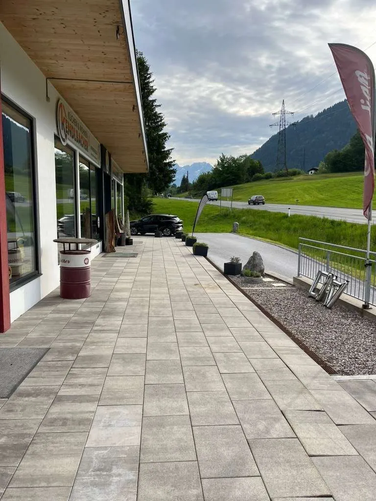 Vermiete von 30 m²- 100 m² Büro , Verkaufsfläche oder Schauraum - Ansicht 2