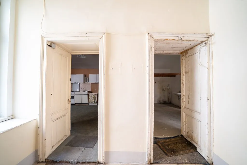 Sanierungsbedürftige Wohnung mit freiem Mietzins nahe Innenstadt und Wien Mitte - Ansicht 3