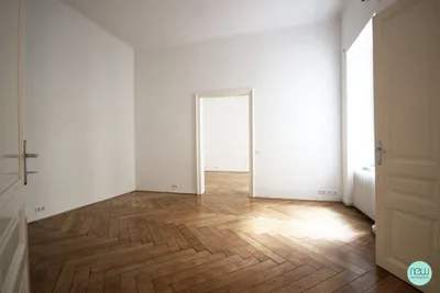 KLASSISCHE ALTBAUWOHNUNG IN KLEINEM PALAIS – Bild 2