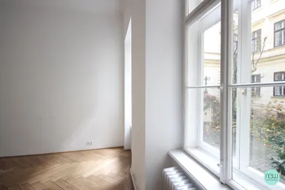 KLASSISCHE ALTBAUWOHNUNG IN KLEINEM PALAIS – Bild 3