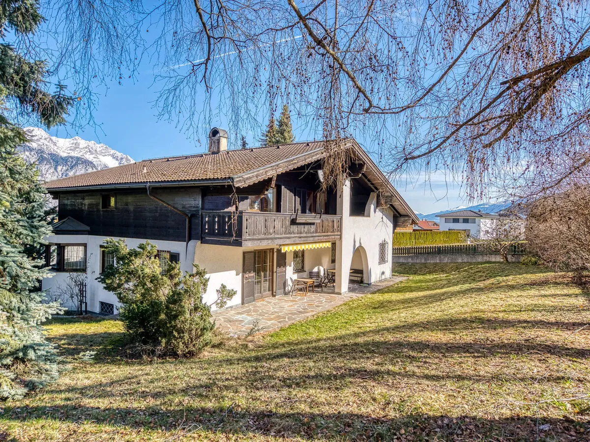 Traditionelles Landhaus auf großem Grundstück – pohled 2