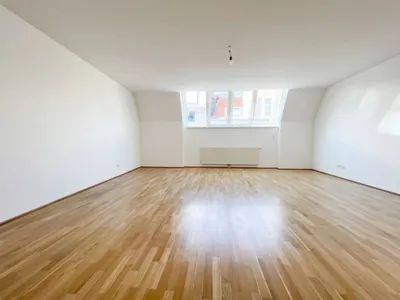 UNBEFRISTET: Top-Lage beim Stephansplatz: Moderne, klimatisierte Dachgeschoßwohnung im stilvollen Haus / Prime location near Stephansplatz: a modern, air-conditioned penthouse flat in a stylish buil