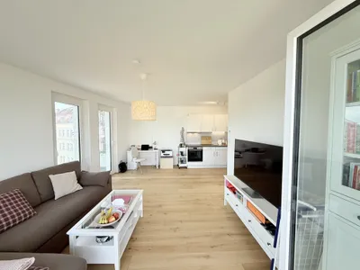 Schöne 2-Zimmer Wohnung in Traumlage mit en—suite Badezimmer! ab 01.08. – Bild 3
