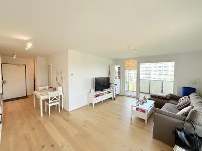 Schöne 2-Zimmer Wohnung in Traumlage mit en—suite Badezimmer! ab 01.08. – Bild 2