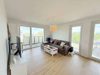 Schöne 2-Zimmer Wohnung in Traumlage mit en—suite Badezimmer! ab 01.08.