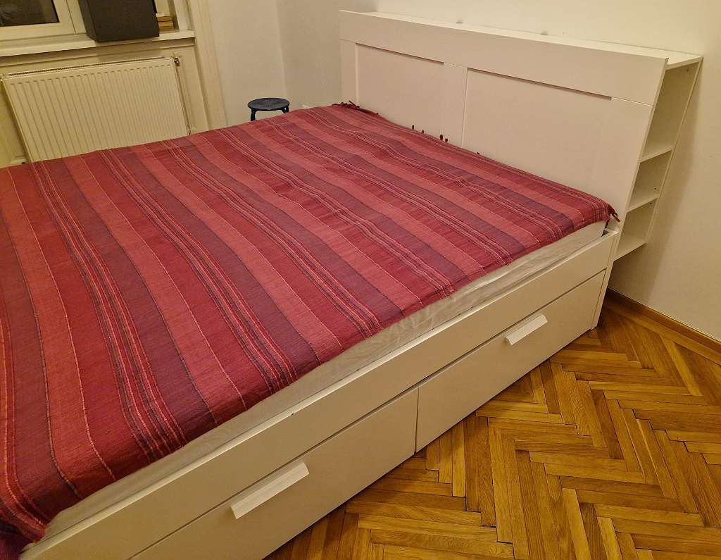 Ikea Bett hot gebraucht zur verkaufen.