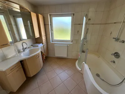 6-Zimmer-Haus mieten in Eferding – 135 m², € 1.400 – Bild 3 von 15