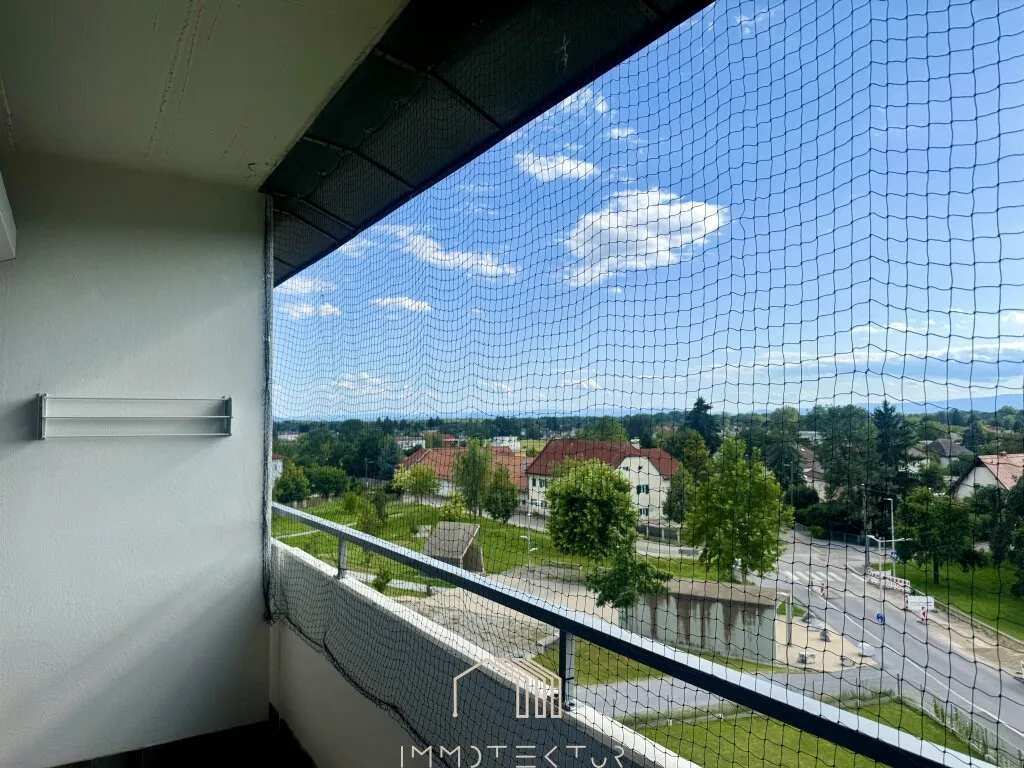 FERNBLICK AUF LIEBENAU: Helle 2,5-Zimmer-Wohnung mit Loggia - Ansicht 2