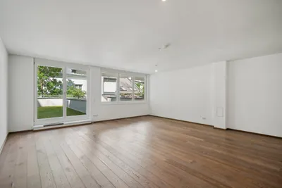 Exklusive 4-Zimmer-Wohnung mit Terrasse und Garagenplatz – Bild 2