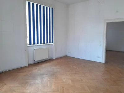 14., Zwei Zimmer Wohnung mit kleinen Schönheitsfehlern für Studentenpärchen! – Bild 2