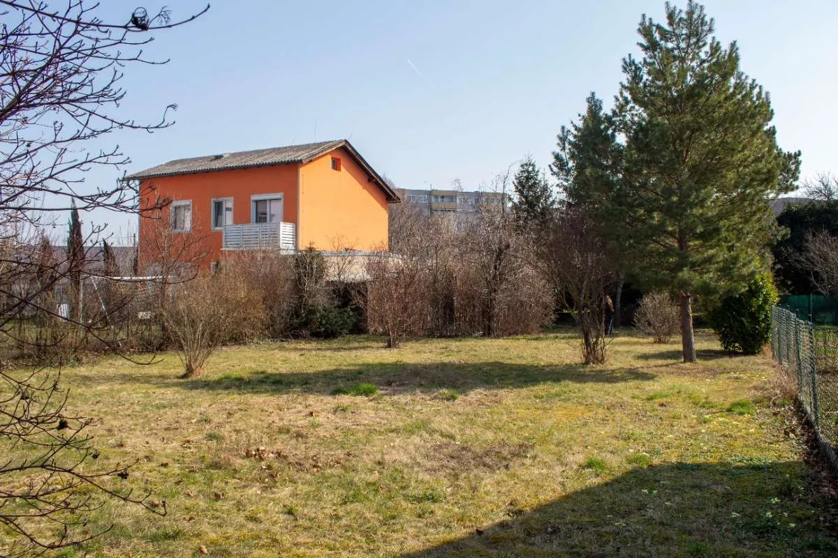 Privatverkauf! Großzügiges Grundstück in Baden - perfekt für Ihr zukünftiges Familienheim. - Ansicht 3