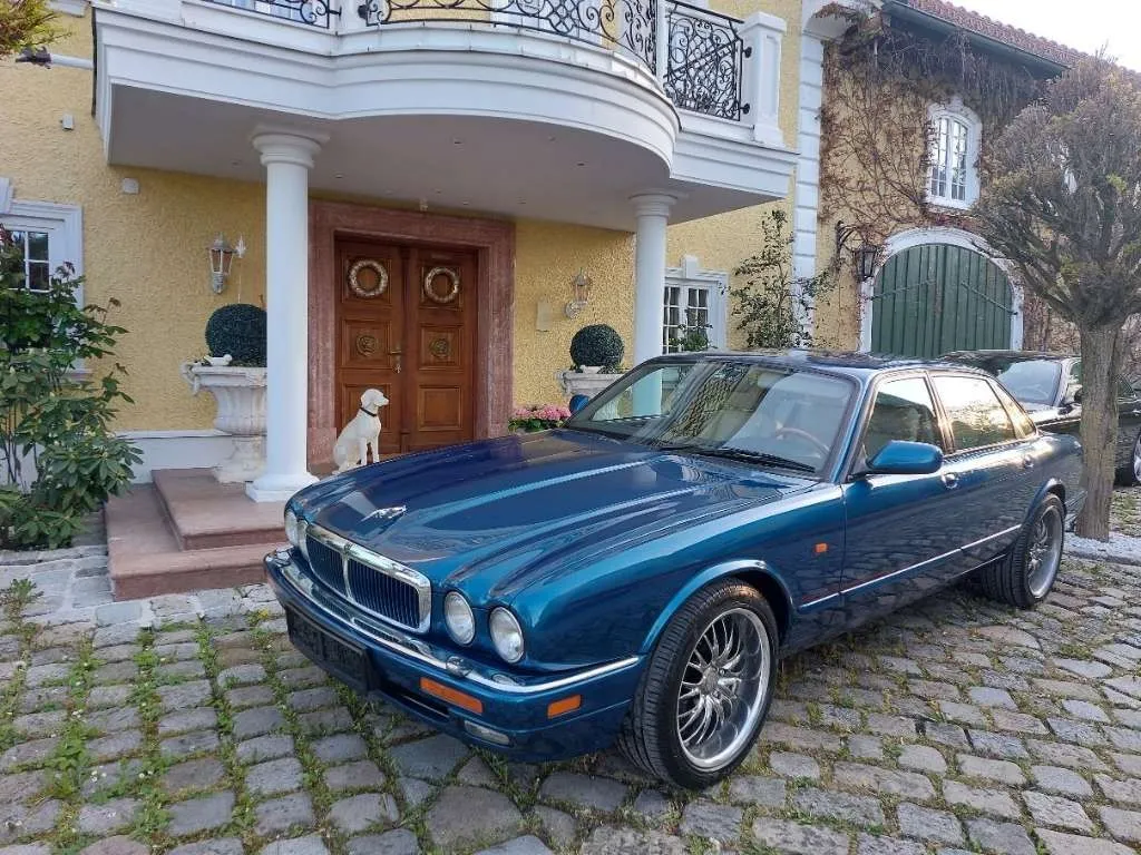 Jaguar XJ