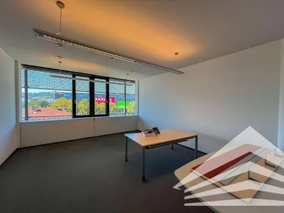 4-Zimmer-Gewerbeimmobilie mieten in Linz – 130 m², € 2.441 – Bild 3 von 7