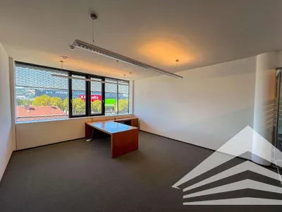 4-Zimmer-Gewerbeimmobilie mieten in Linz – 130 m², € 2.441 – Bild 2 von 7
