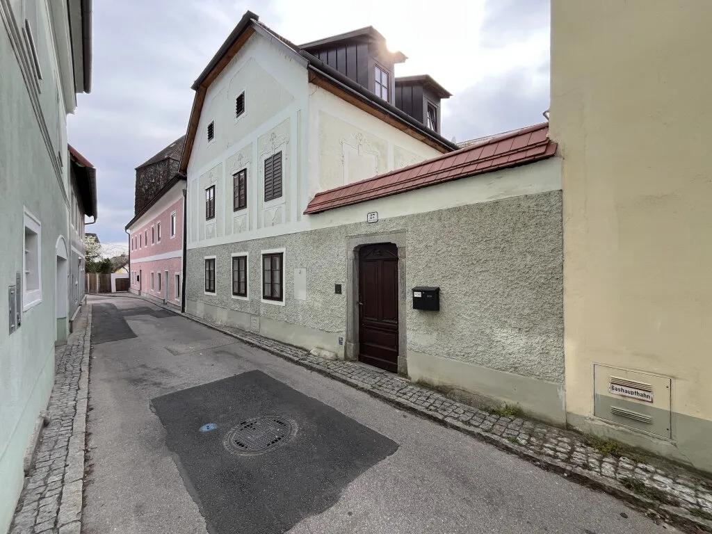 Altstadtjuwel saniert mit historischem Charme und modernem Wohnkomfort mit großzügiger Innenhof Dachterrasse Zentrum Pfarrgasse in Enns - Widok 2