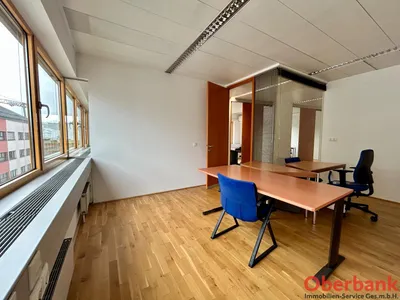 5-Zimmer-Gewerbeimmobilie mieten in Linz – 85 m², € 990 – Bild 2 von 9