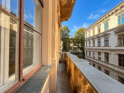 Altbauwohnung mit Balkon beim Servitenviertel mit Gemeinschafts-Innenhofharten/Terrasse – Bild 2