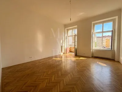 Altbauwohnung mit Balkon beim Servitenviertel mit Gemeinschafts-Innenhofharten/Terrasse
