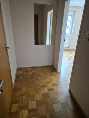 2-Zimmer-Wohnung mieten in Vöcklabruck – 40 m², € 670 – Bild 2 von 9