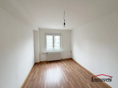 UNBEFRISTET und SANIERT: Großzügige Wohnung mit hervorragender Infrastruktur! Nur für eine Wohngemeinschaft geeignet! – Bild 2